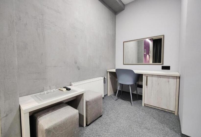 جناح جونيور سوبريور, Art Hotel Palma