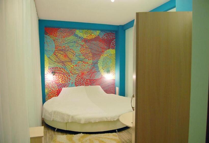 جناح جونيور, Art Hotel Palma