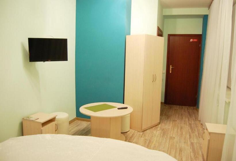جناح جونيور, Art Hotel Palma