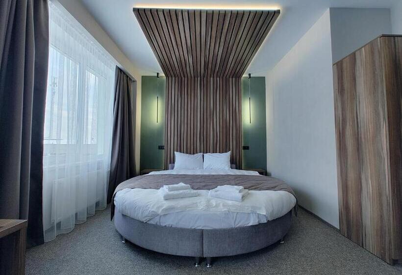 جناح جونيور سوبريور, Art Hotel Palma