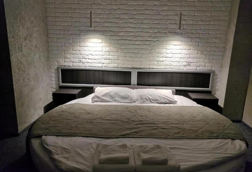 جناح جونيور سوبريور, Art Hotel Palma