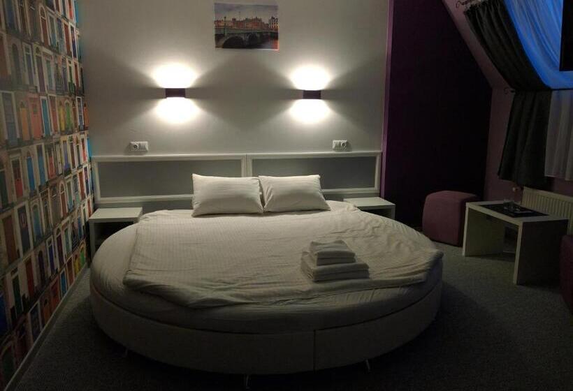 جناح جونيور سوبريور, Art Hotel Palma