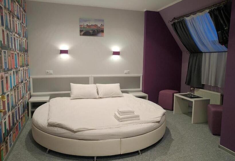 جناح جونيور سوبريور, Art Hotel Palma