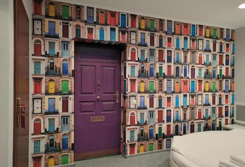 جناح جونيور سوبريور, Art Hotel Palma