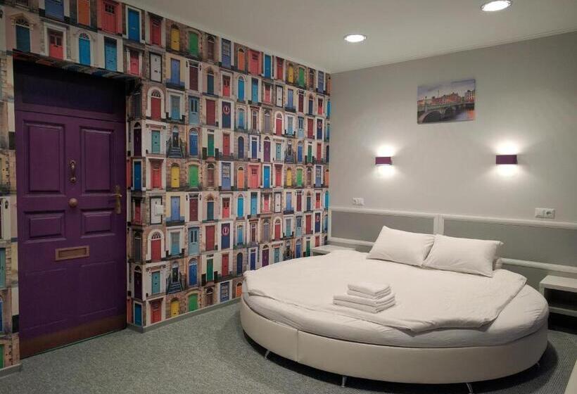 جناح جونيور سوبريور, Art Hotel Palma