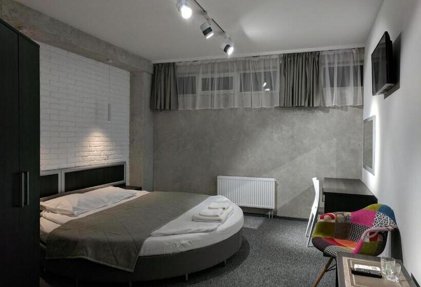 جناح جونيور سوبريور, Art Hotel Palma