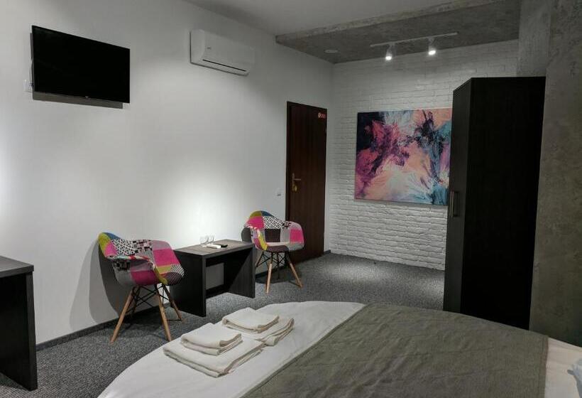 جناح جونيور سوبريور, Art Hotel Palma