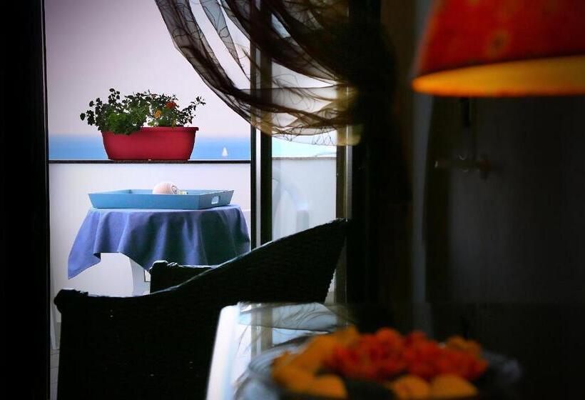 Triple Room Sea View, B&b L Orizzonte