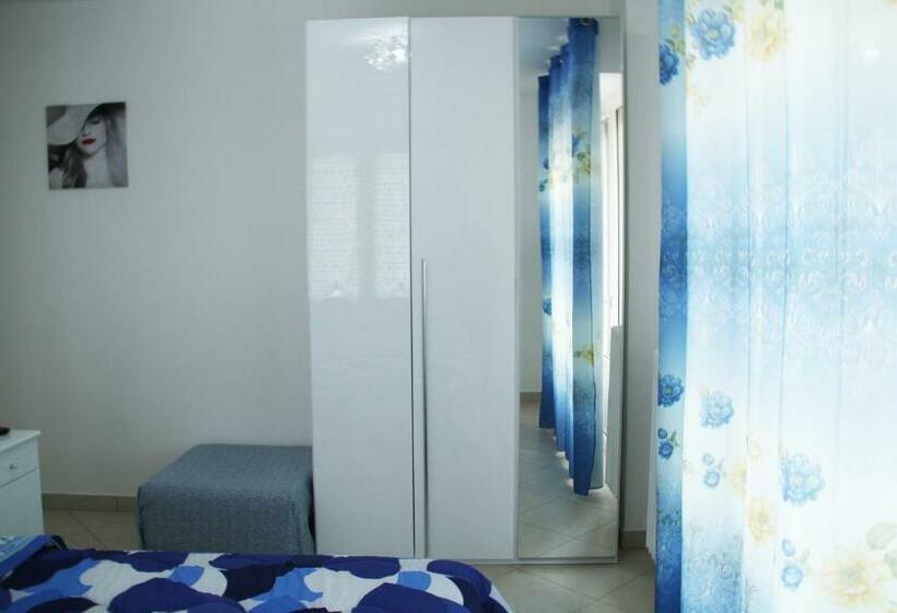 اتاق استاندارد با بالکن, Stella