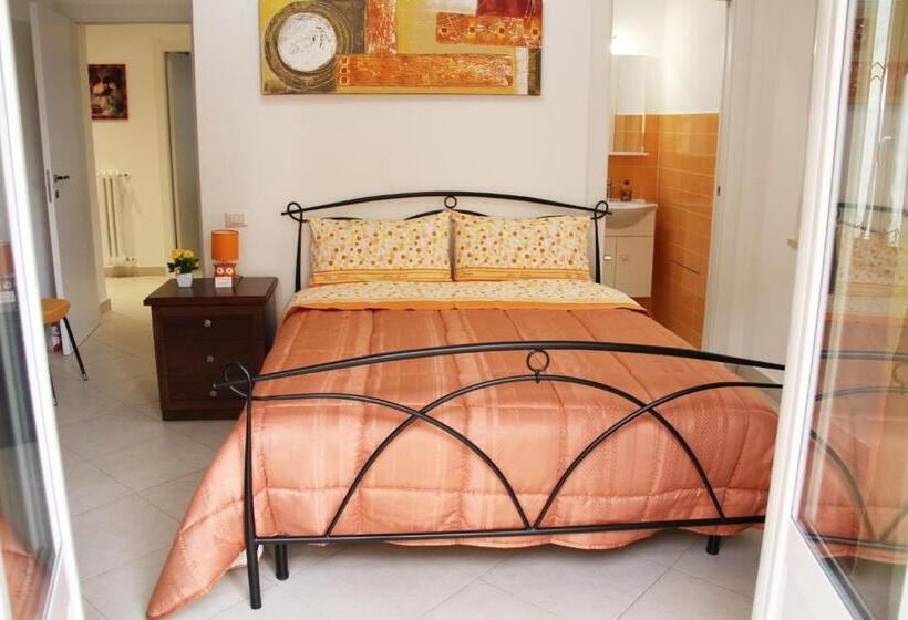 اتاق لوکس با بالکن, Stella