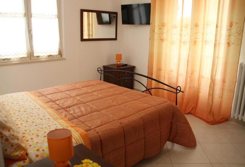 اتاق لوکس با بالکن, Stella