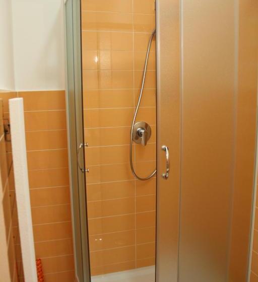 اتاق لوکس با بالکن, Stella