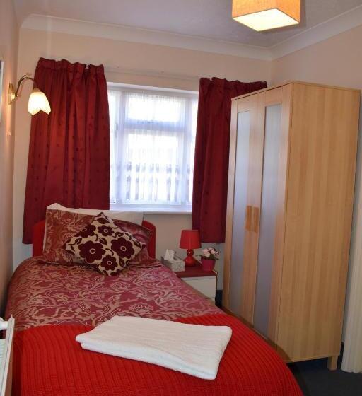 Номер Стандарт Индивидуальный, Gatwick Castle B&b