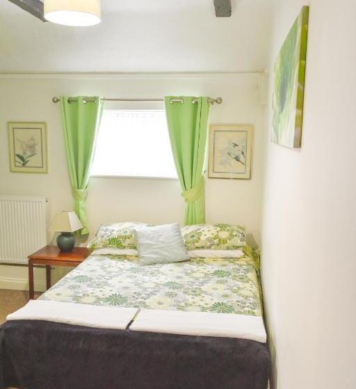 Номер Стандарт, Gatwick Castle B&b