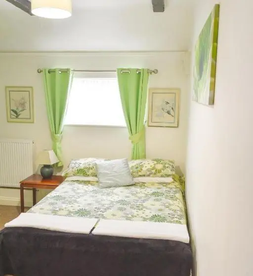 スタンダードルーム, Gatwick Castle B&b