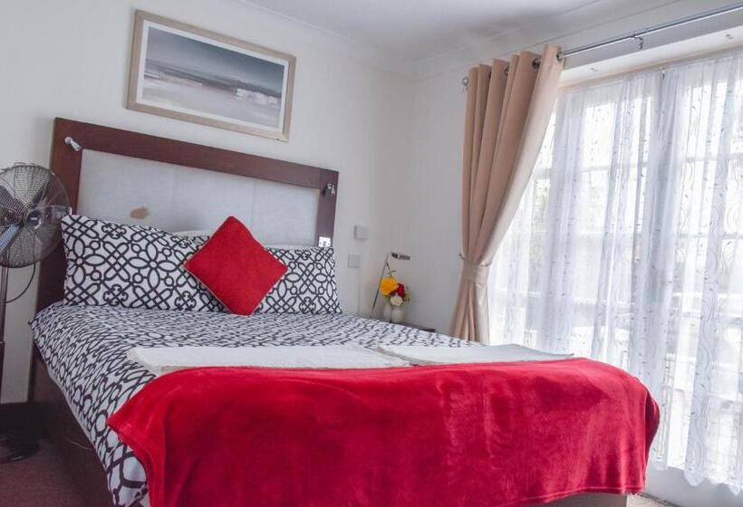 Номер Стандарт, Gatwick Castle B&b