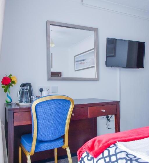 Номер Стандарт, Gatwick Castle B&b