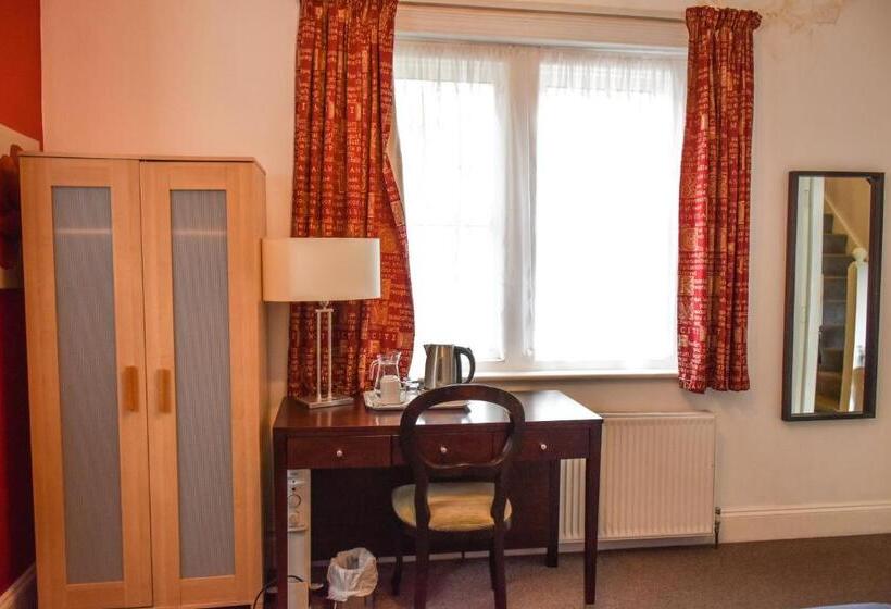 Номер Стандарт, Gatwick Castle B&b