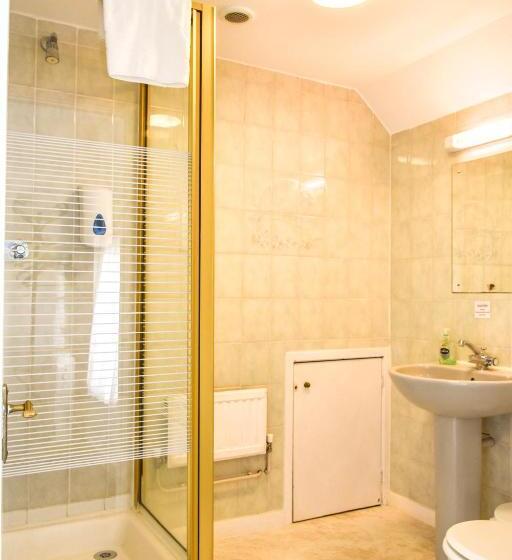 Номер Стандарт Трехместный, Gatwick Castle B&b
