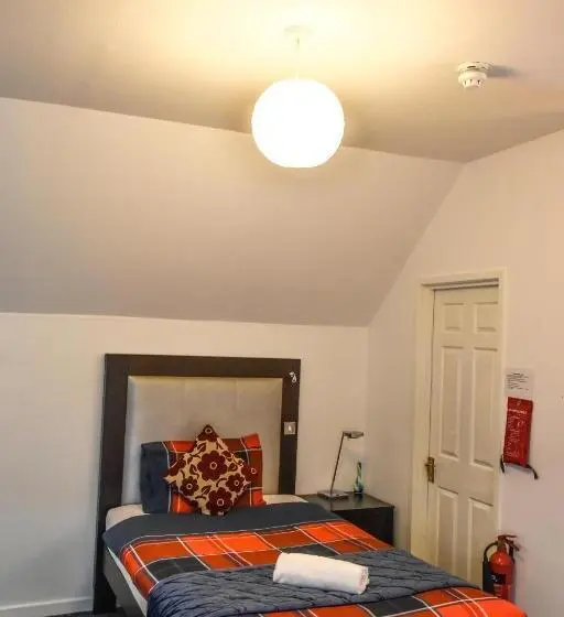 スタンダードトリプルルーム, Gatwick Castle B&b