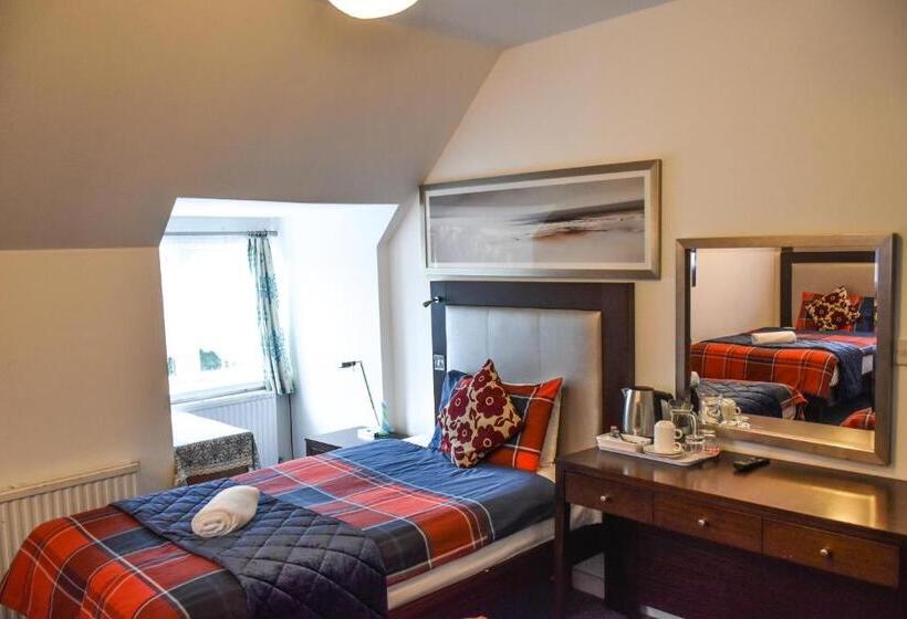 Номер Стандарт Трехместный, Gatwick Castle B&b