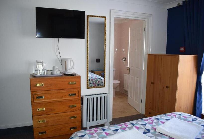 Семейный Номер, Gatwick Castle B&b