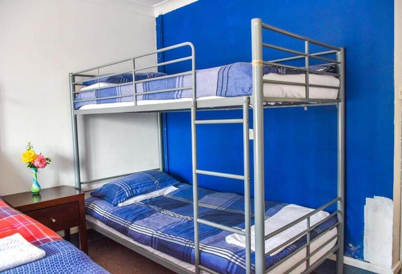 Семейный Номер, Gatwick Castle B&b