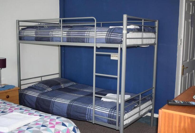 Семейный Номер, Gatwick Castle B&b