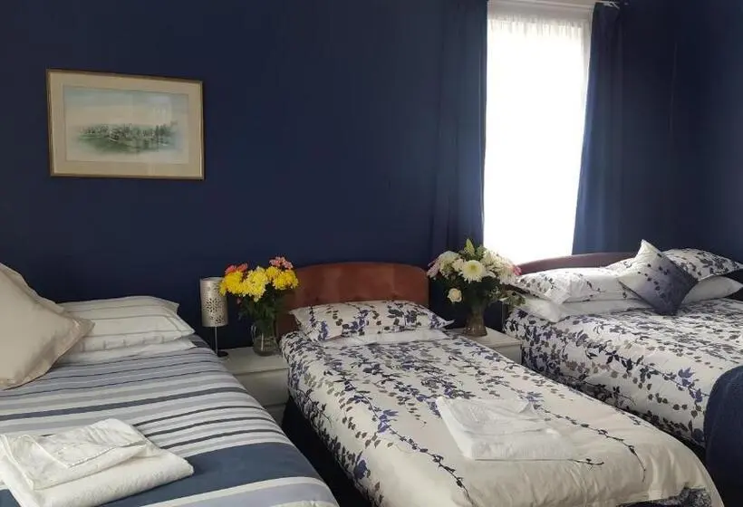 スーペリアファミリールーム, Gatwick Castle B&b