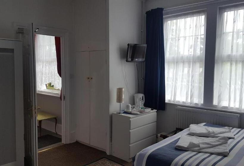 Семейный Номер Superior, Gatwick Castle B&b