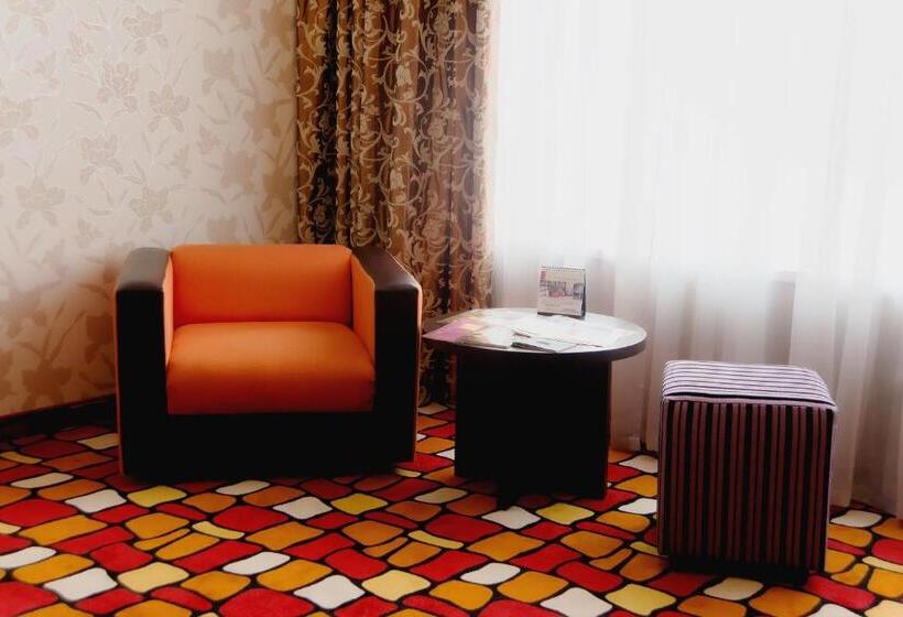 اتاق لوکس خانوادگی, Sapar Standart