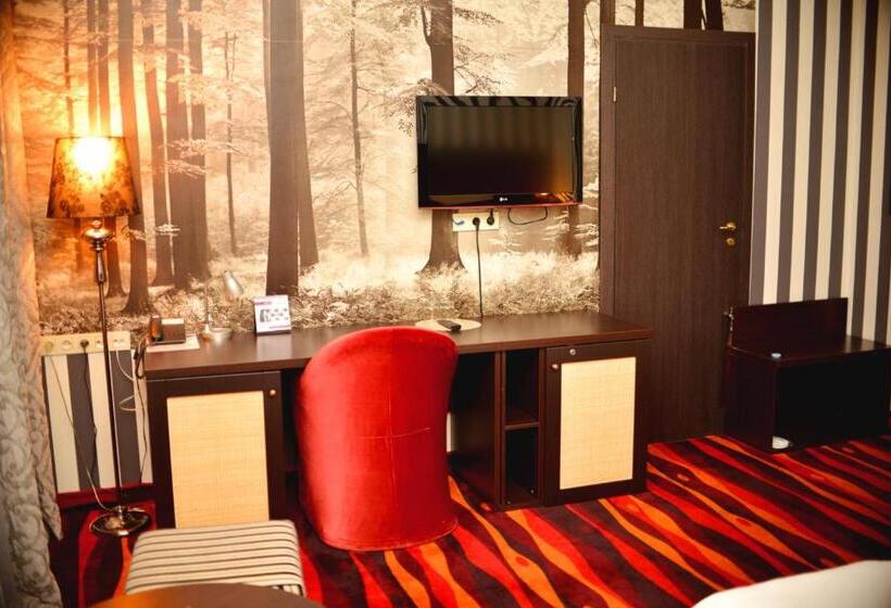 اتاق استاندارد با تراس, Sapar Standart