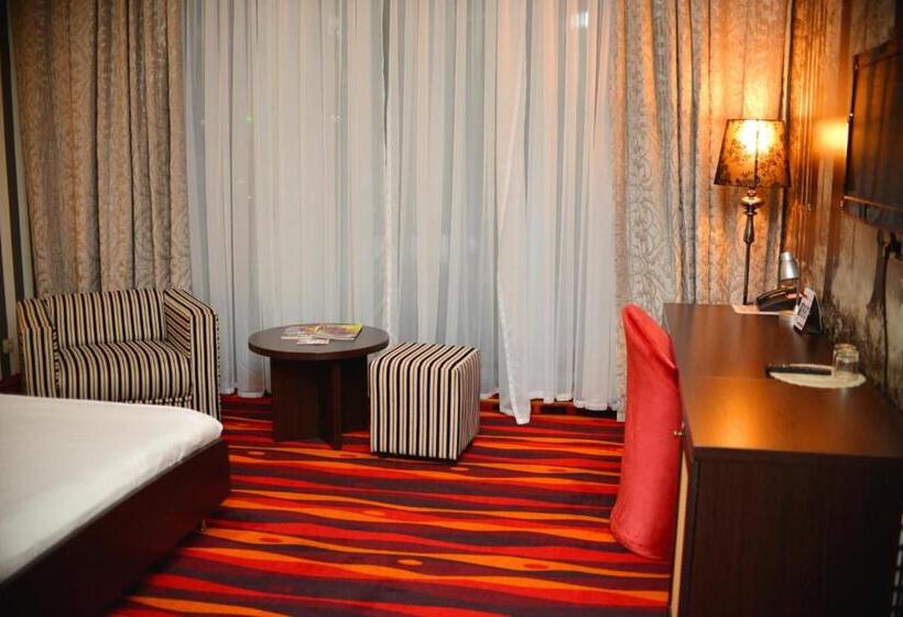 اتاق استاندارد با تراس, Sapar Standart