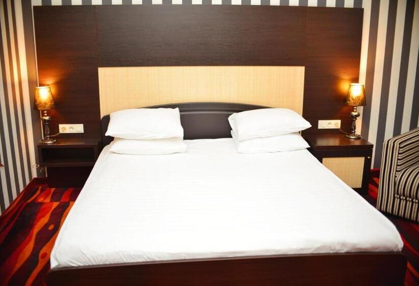 اتاق استاندارد با تراس, Sapar Standart