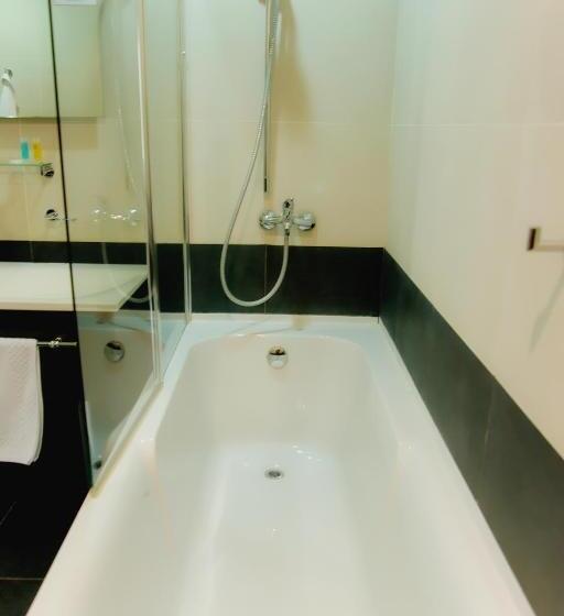 اتاق لوکس خانوادگی, Sapar Standart