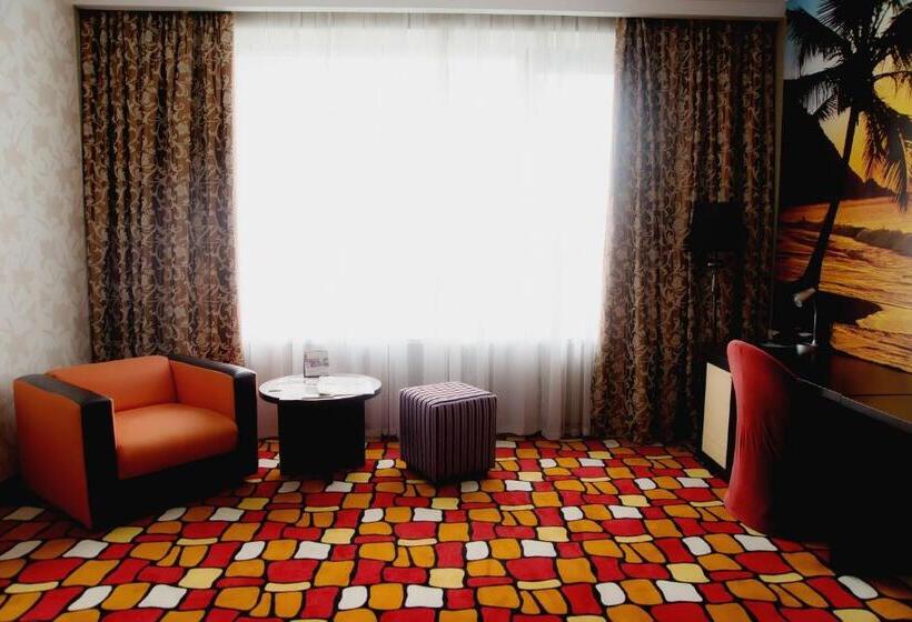 اتاق یک تخته با تراس, Sapar Standart