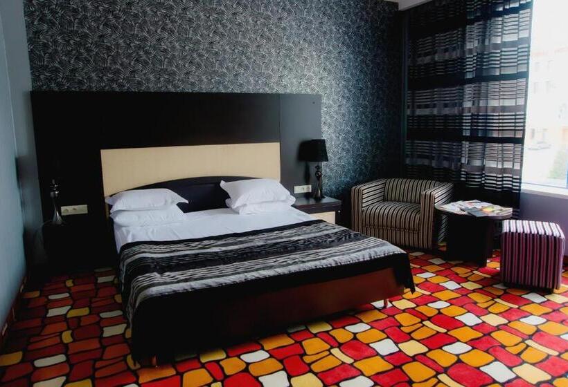 اتاق استاندارد با تخت بزرگ, Sapar Standart