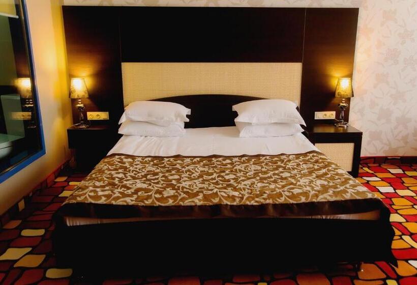 اتاق استاندارد با تخت بزرگ, Sapar Standart