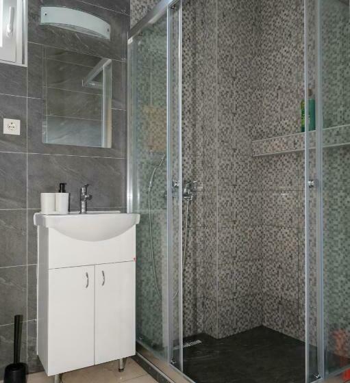 تختخواب در اتاق مشترک, Skopje Hostel