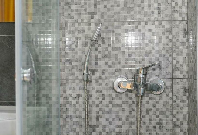 تختخواب در اتاق مشترک, Skopje Hostel