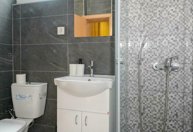 تختخواب در اتاق مشترک, Skopje Hostel