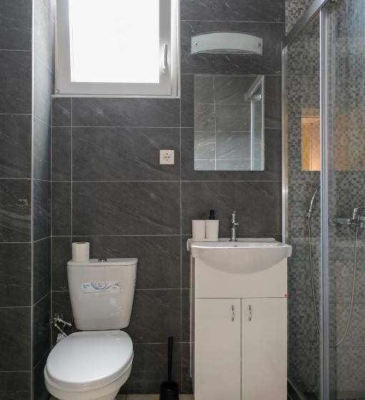 تختخواب در اتاق مشترک, Skopje Hostel