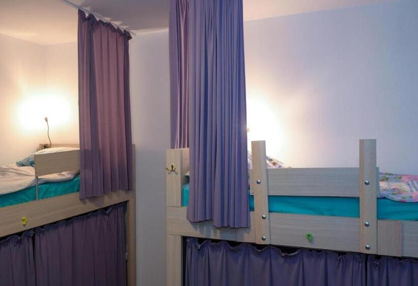 تختخواب در اتاق مشترک, Skopje Hostel