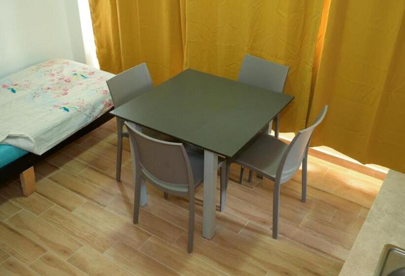 تختخواب در اتاق مشترک, Skopje Hostel