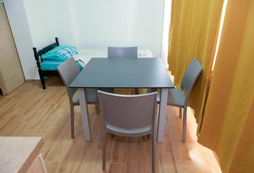 تختخواب در اتاق مشترک, Skopje Hostel