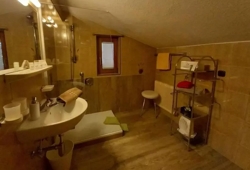 Huoneisto 1 Makuuhuone Näkymä, Haus Tirol Appartements