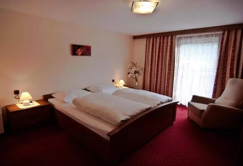 Huoneisto 1 Makuuhuone Näkymä, Haus Tirol Appartements