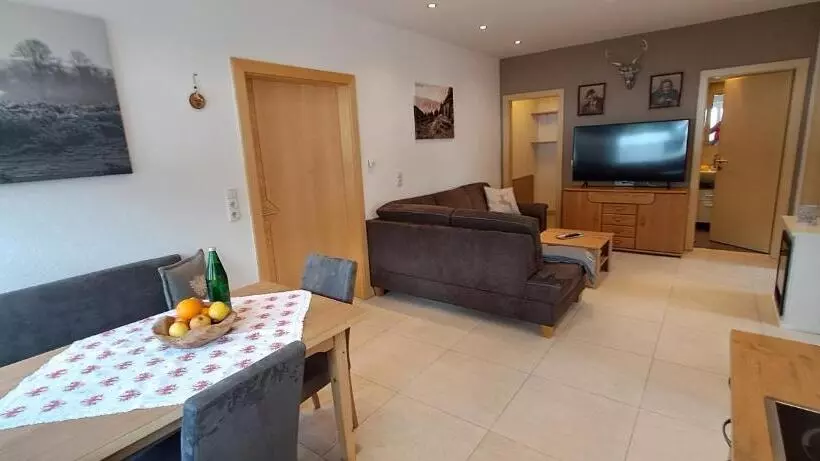 Huoneisto 1 Makuuhuone Pohjakerros, Haus Tirol Appartements