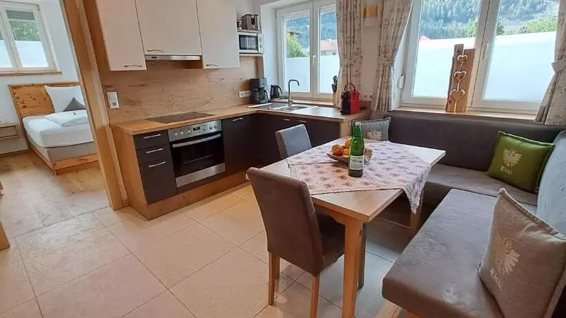 Huoneisto 1 Makuuhuone Pohjakerros, Haus Tirol Appartements