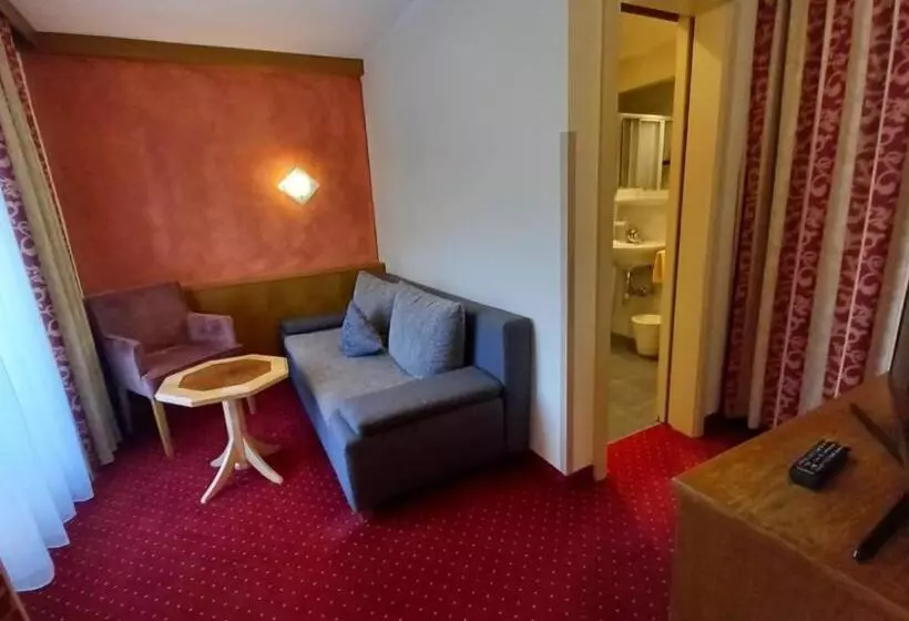 Huoneisto 3 Makuuhuonetta, Haus Tirol Appartements